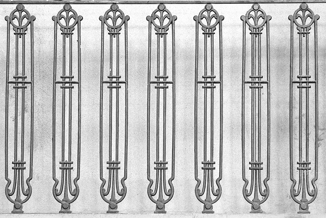 ringhiera, elemento d'insieme - bottega senese (sec. XX)