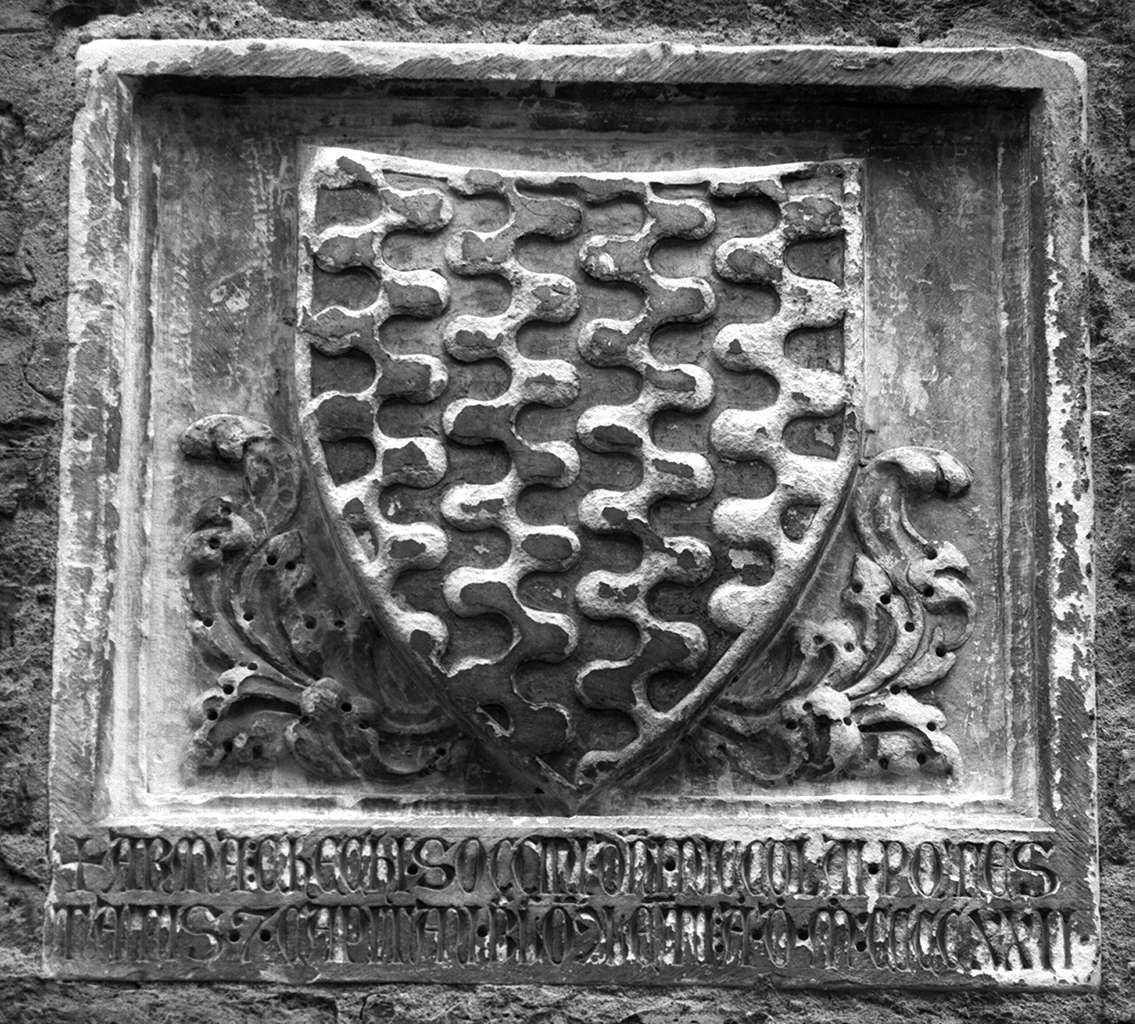 stemma gentilizio della famiglia Soccini (rilievo) - bottega senese (sec. XV)