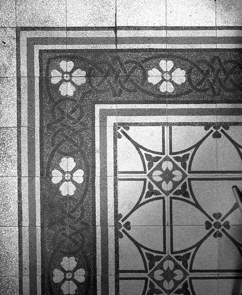 motivi decorativi floreali (pavimento, elemento d'insieme) - ambito toscano (sec. XX)