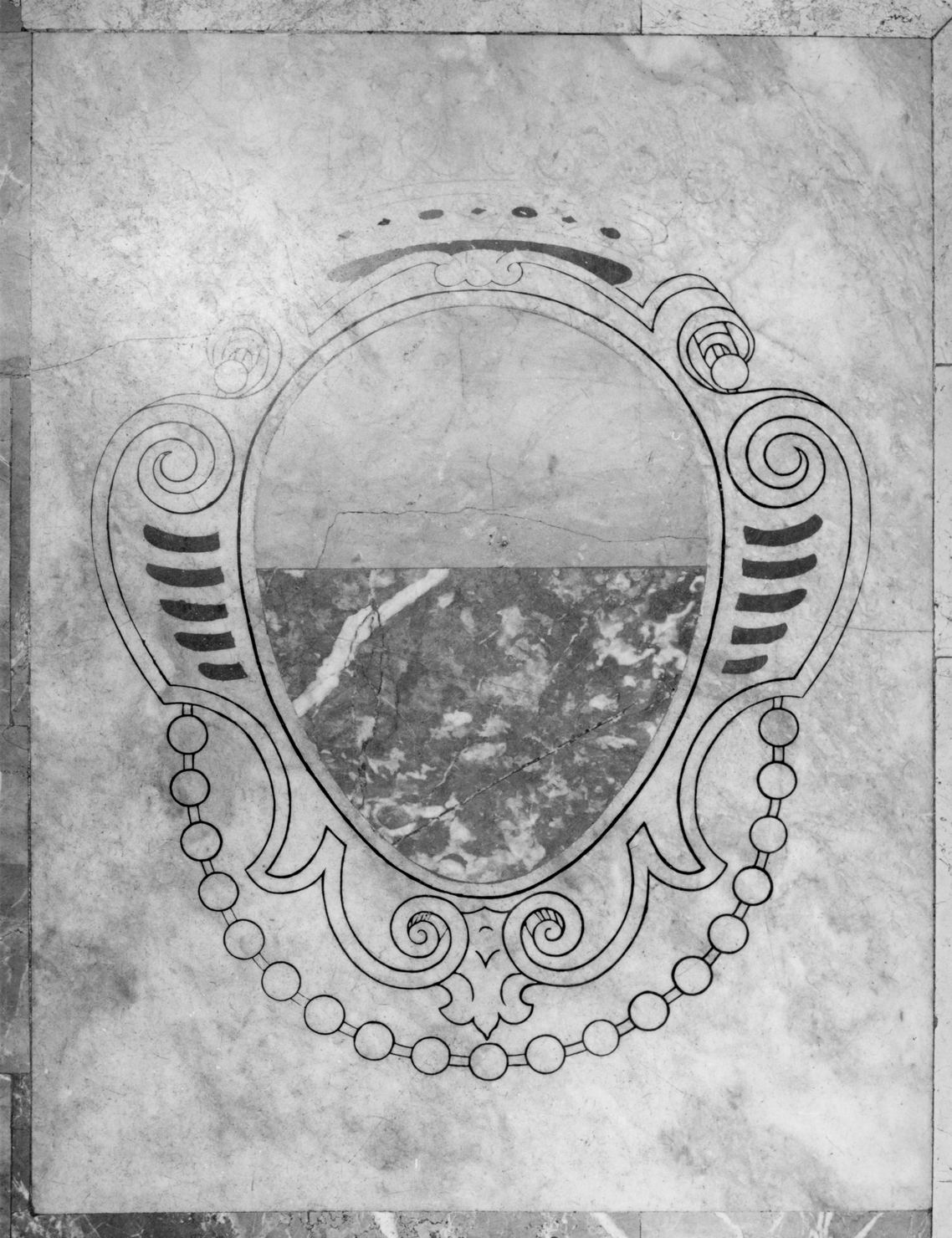 stemma gentilizio (lapide) - bottega senese (ultimo quarto sec. XVII)