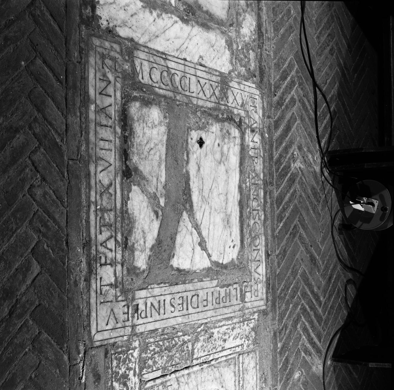 lastra tombale - bottega senese (sec. XV)