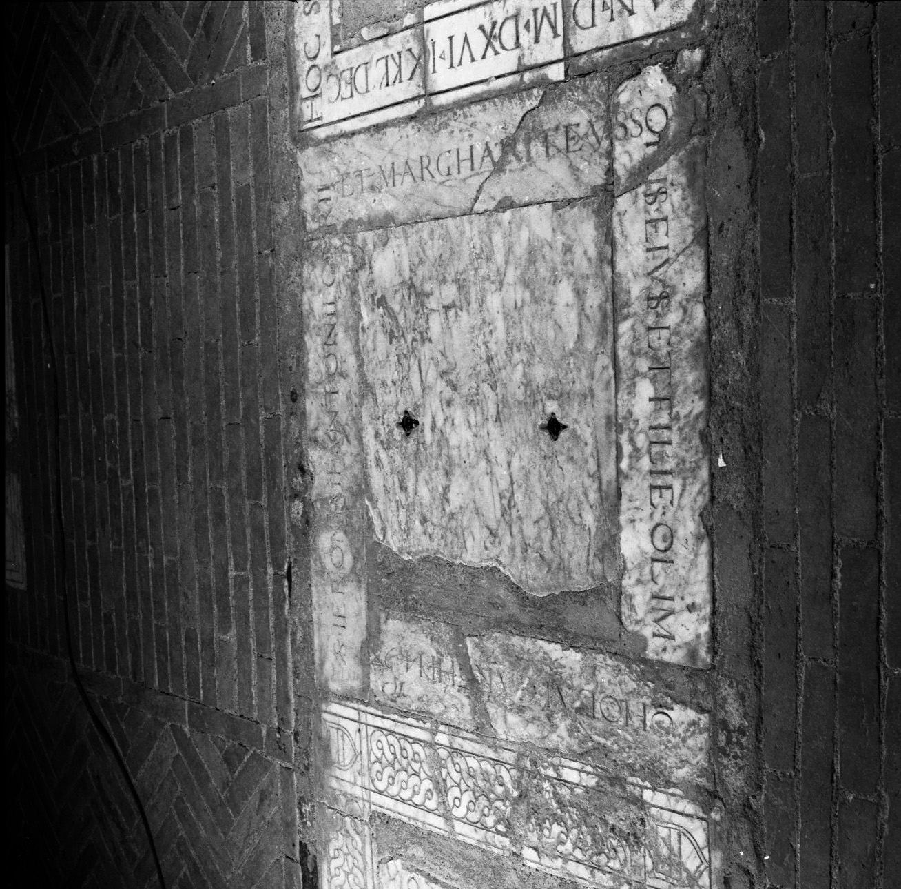 lastra tombale - bottega senese (sec. XV)