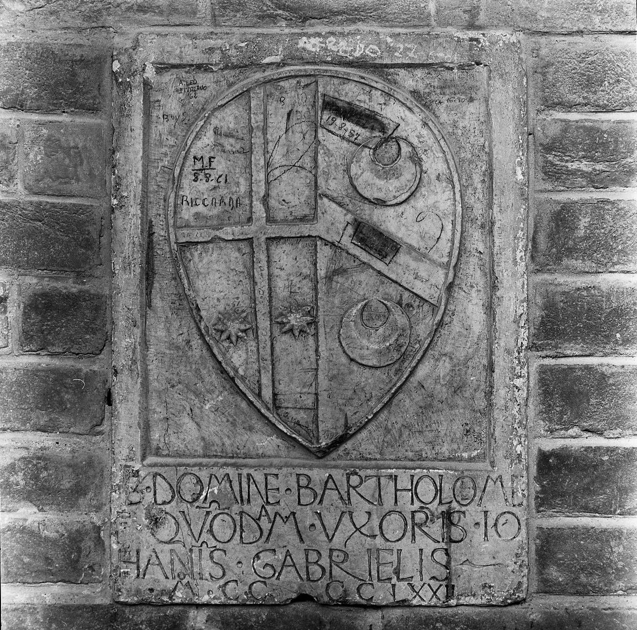 stemma gentilizio (lapide) - bottega senese (sec. XV)