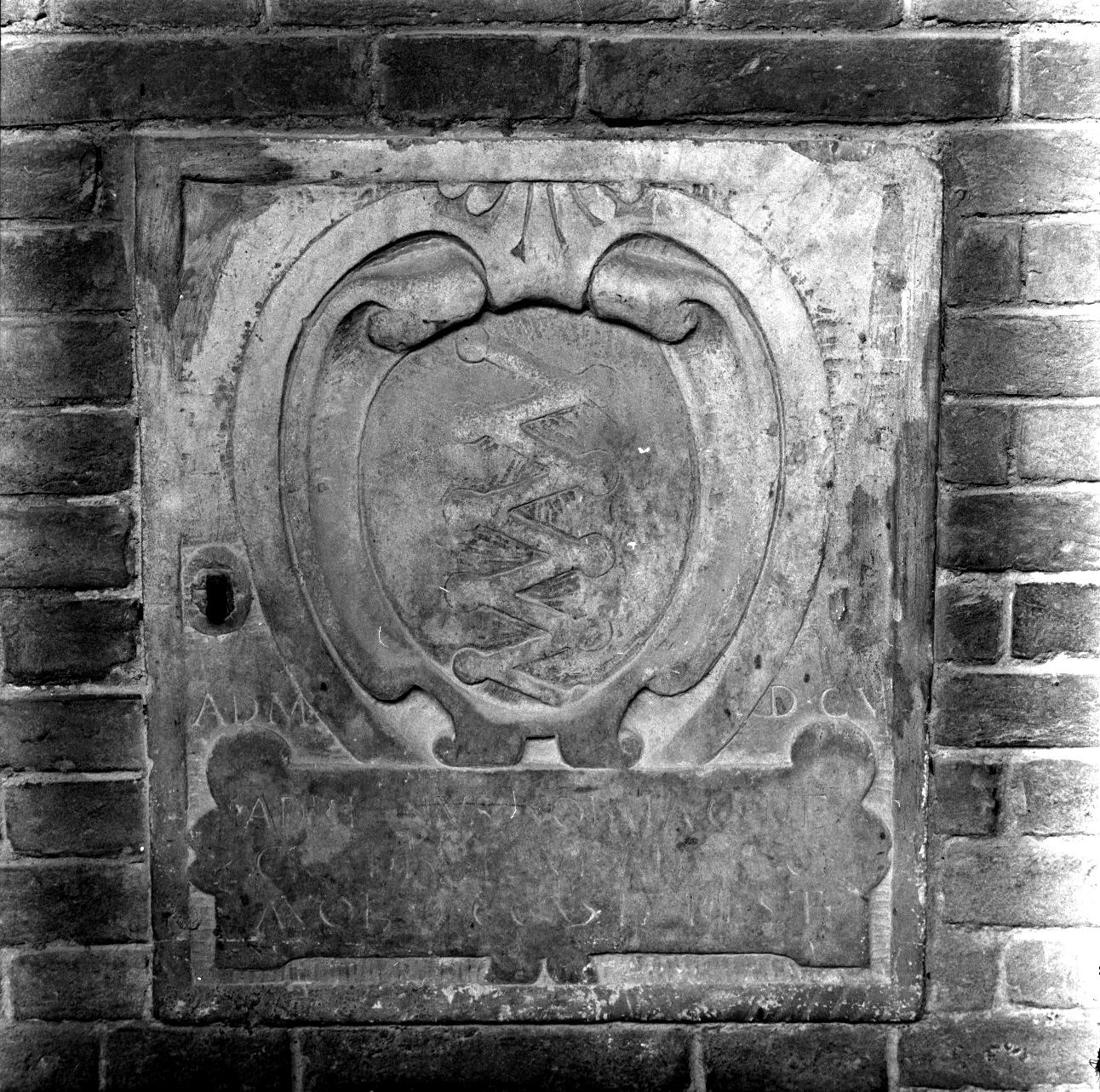 stemma gentilizio della famiglia Credi (lapide tombale) - bottega senese (sec. XVII)