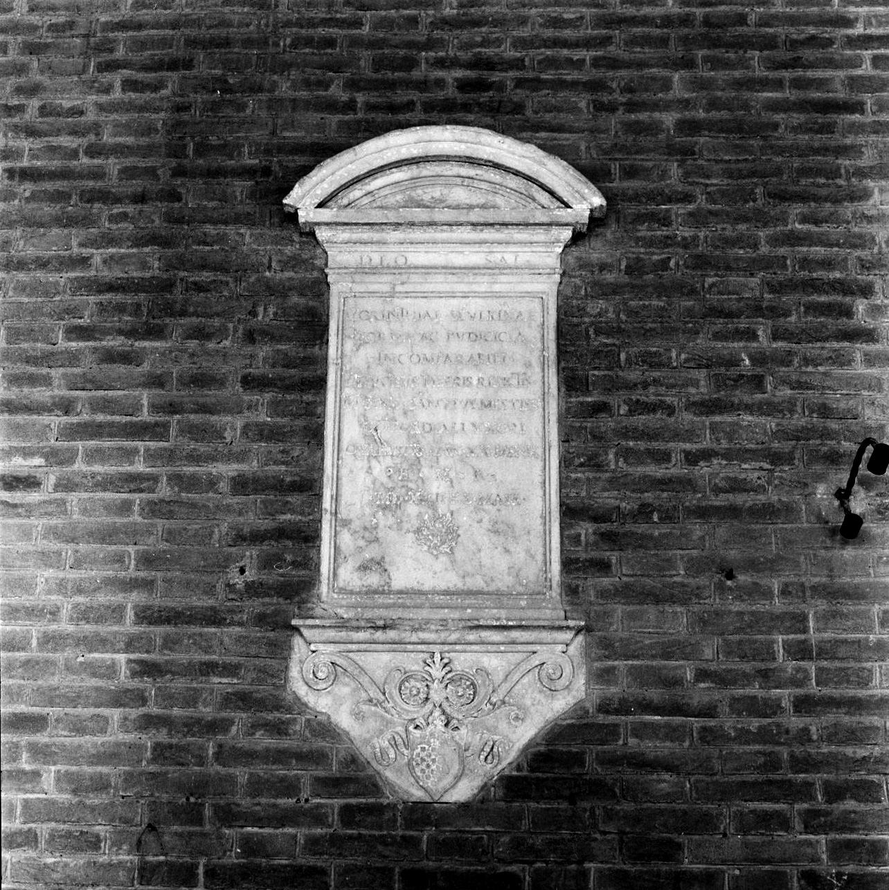 lapide tombale - bottega senese (sec. XVI)