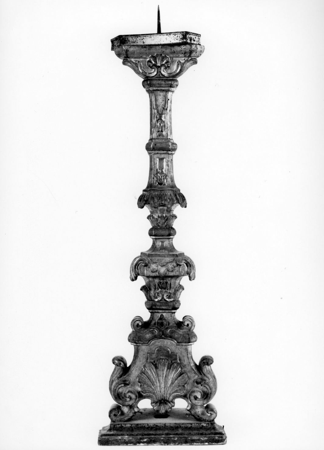 candeliere d'altare, serie - bottega toscana (prima metà sec. XVIII)