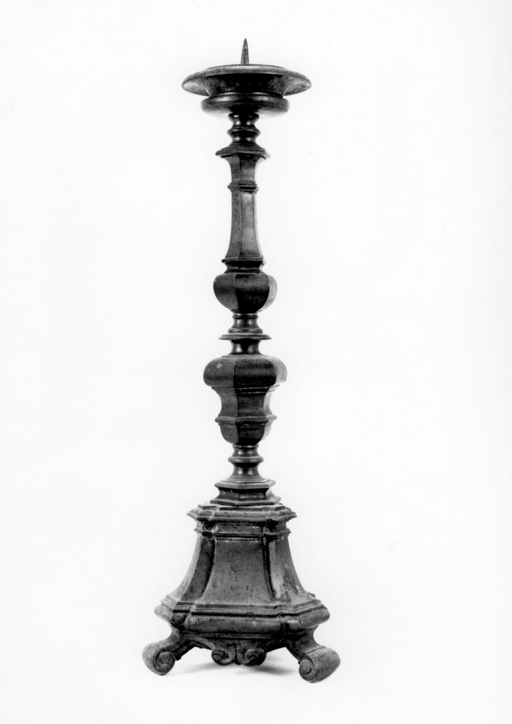 candeliere d'altare, serie - bottega toscana (ultimo quarto sec. XVIII)