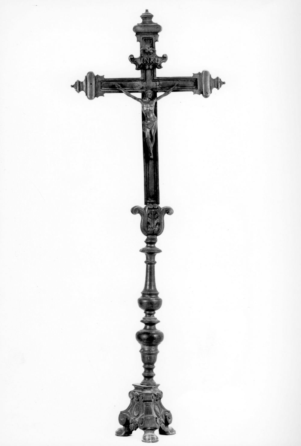 Cristo crocifisso (croce d'altare, serie) - bottega toscana (sec. XVII)