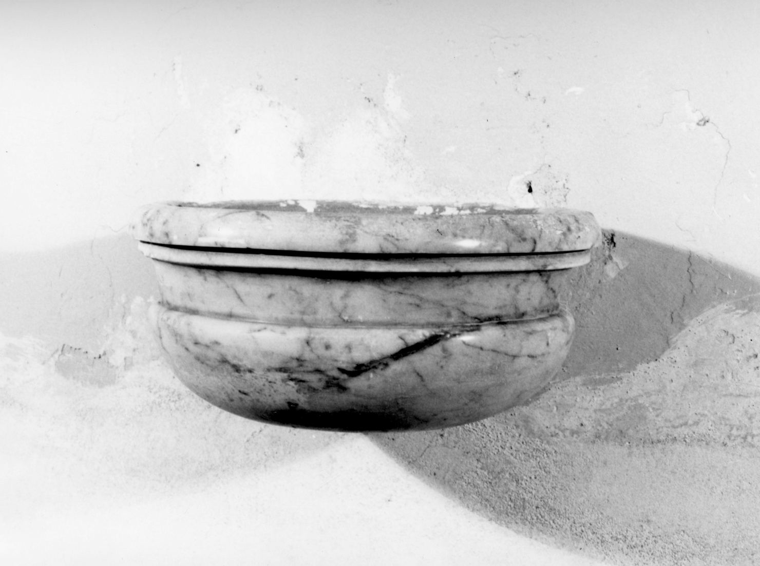 acquasantiera da parete - bottega toscana (prima metà sec. XVII)