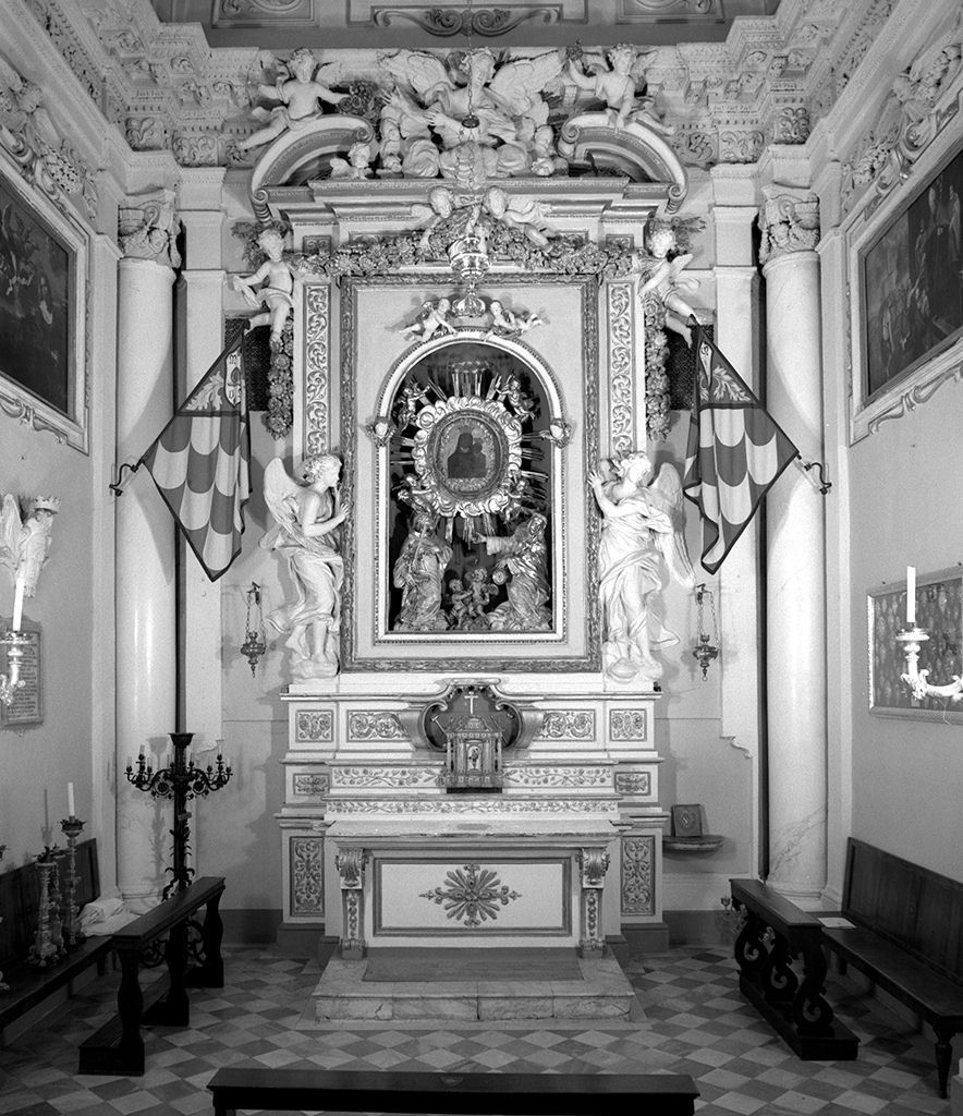 motivi decorativi a festoni con cherubini (altare - a edicola) di Mazzuoli Giovanni Antonio, Montini Pietro (sec. XVIII)