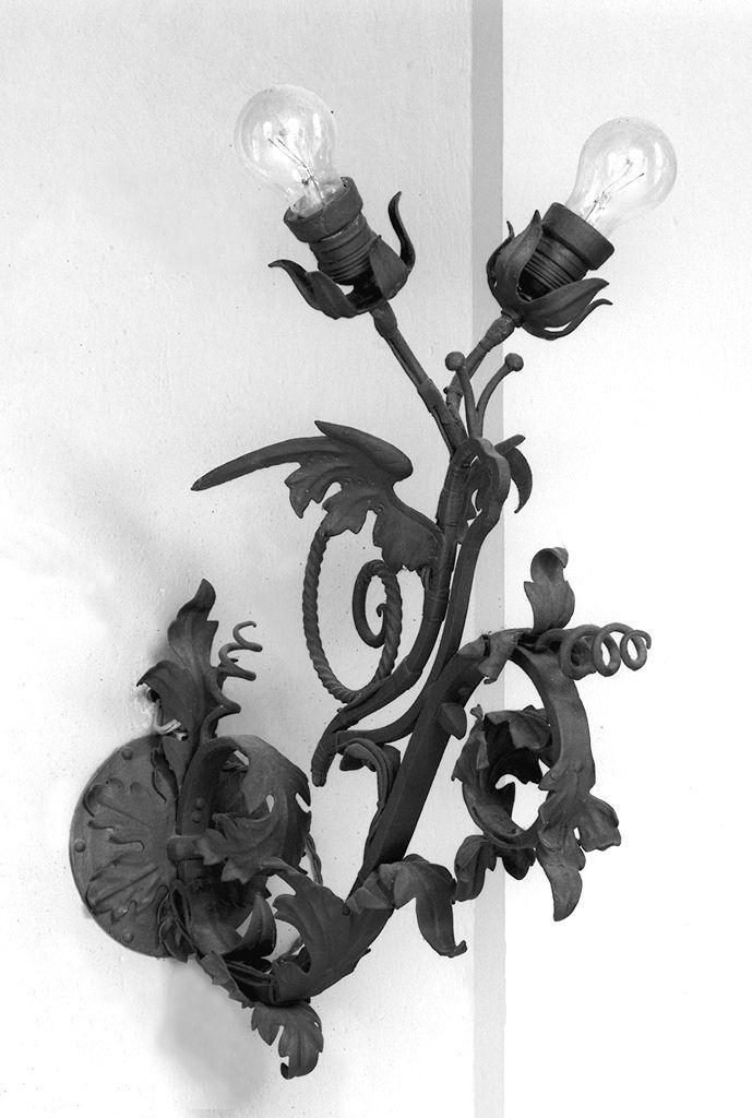 motivi decorativi vegetali (candeliere da parete, serie) - bottega senese (primo quarto sec. XX)