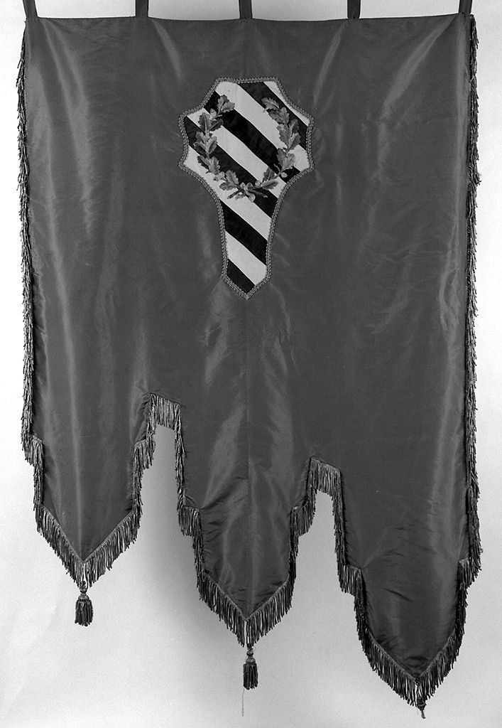 stemma dell'Antica Società di Mutuo Soccorso della Quercia (labaro) - manifattura senese (sec. XX)