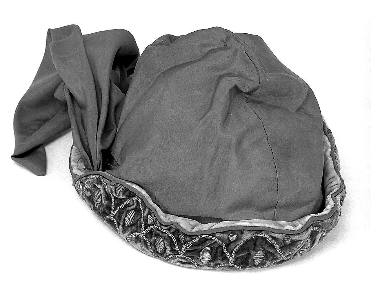 motivo decorativo geometrico (copricapo, elemento d'insieme) - manifattura senese, manifattura toscana (sec. XX)