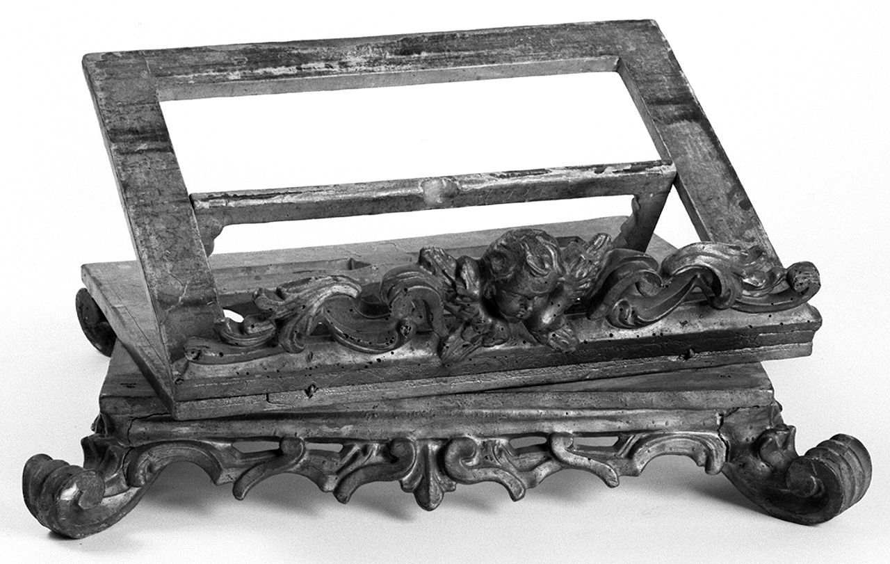 motivi decorativi vegetali con putti alati (leggio) - bottega toscana (sec. XVIII)