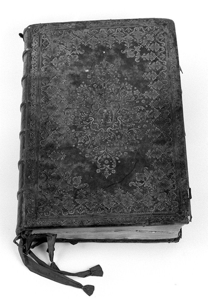 coperta di libro liturgico, elemento d'insieme - bottega romana (sec. XVIII)