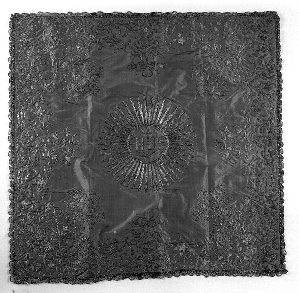 monogramma cristologico (velo di calice, elemento d'insieme) - manifattura toscana (prima metà sec. XVIII)