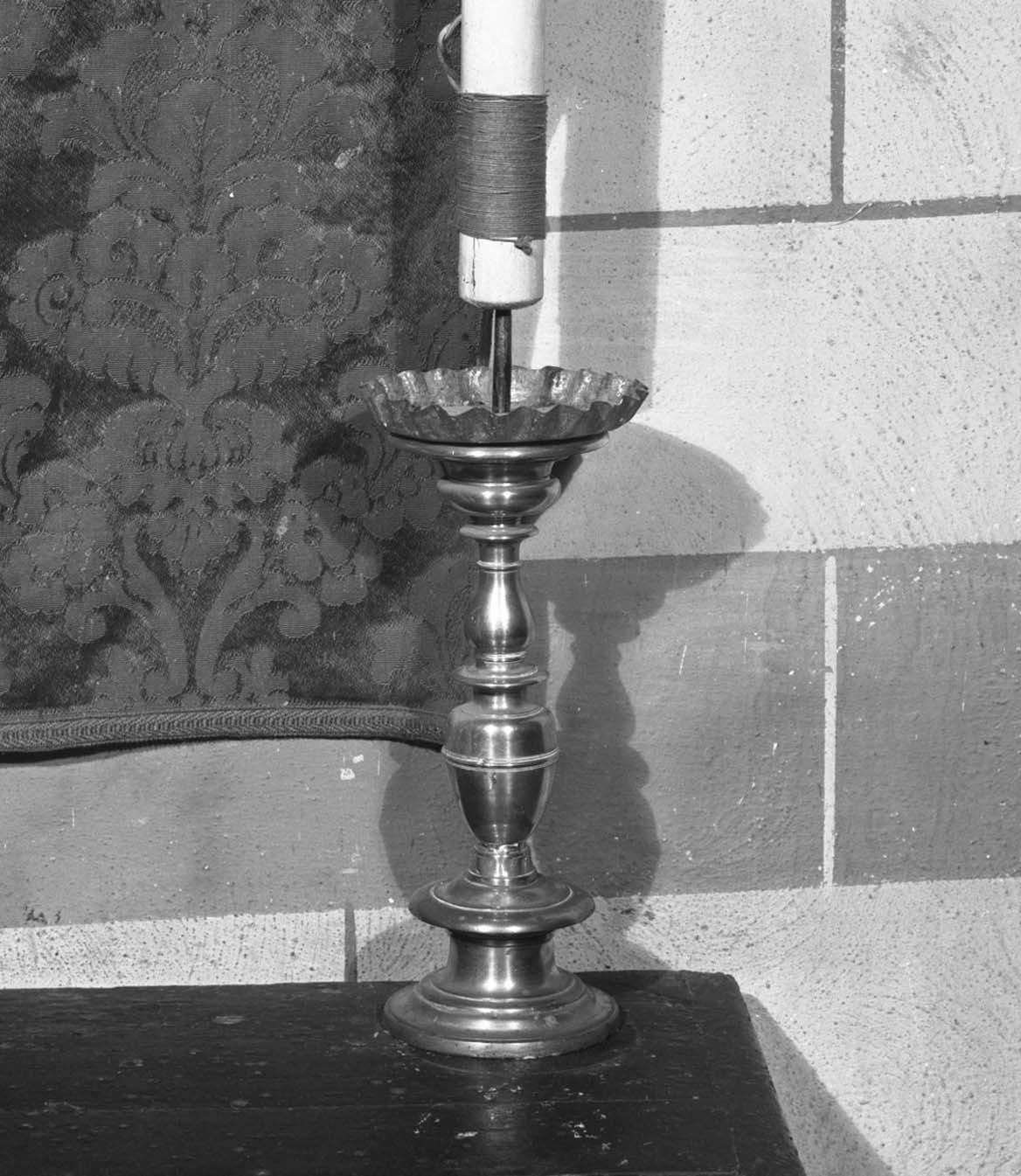 candeliere d'altare, serie - bottega toscana (secc. XIX/ XX)