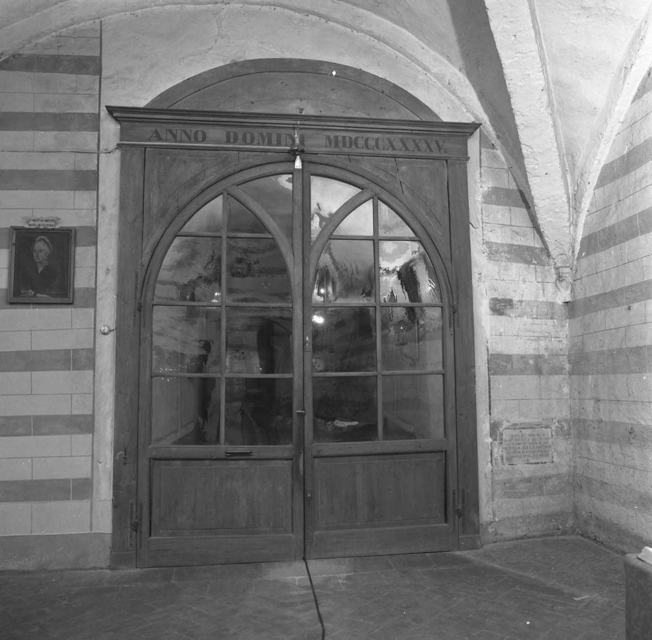 bussola d'ingresso di Caporali Domenico, Boggiori Carlo (sec. XIX)