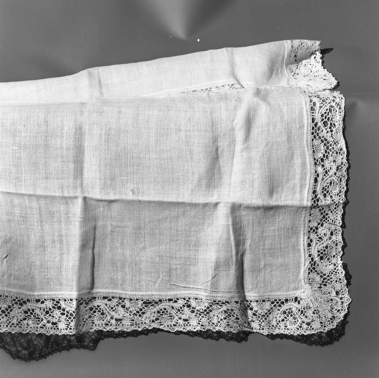 tovaglia d'altare - manifattura italiana (secc. XIX/ XX)