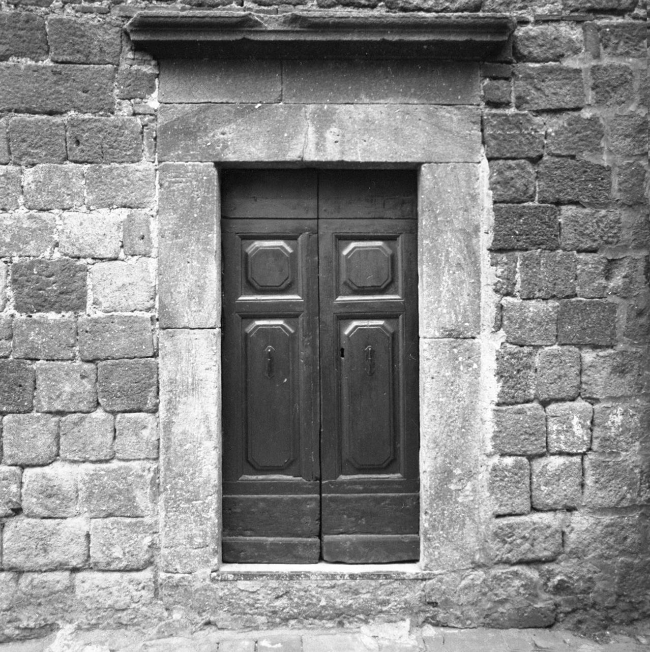 portale, elemento d'insieme - bottega toscana (secc. XVI/ XVII)