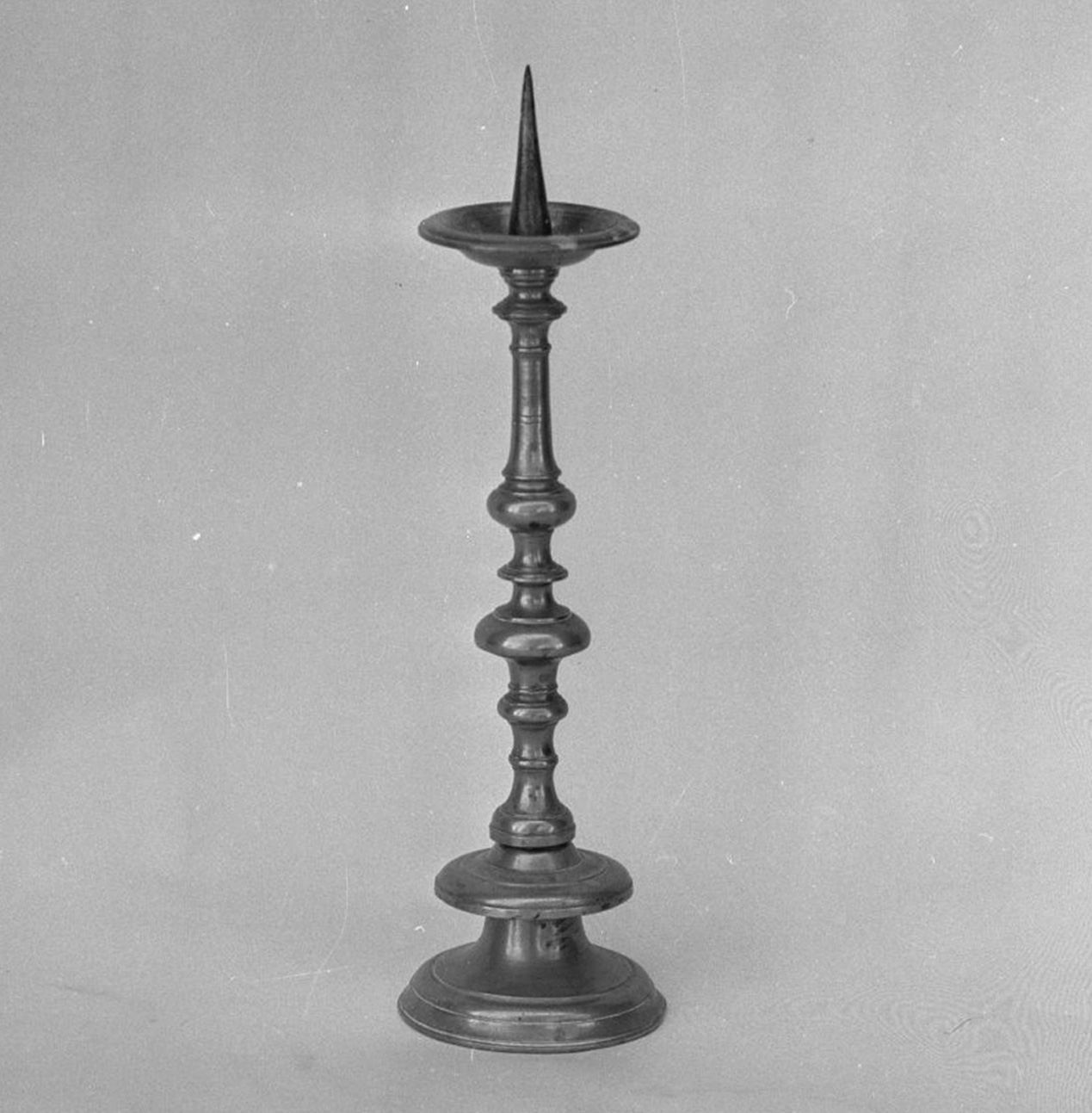 candeliere d'altare, serie - bottega toscana (sec. XVIII)