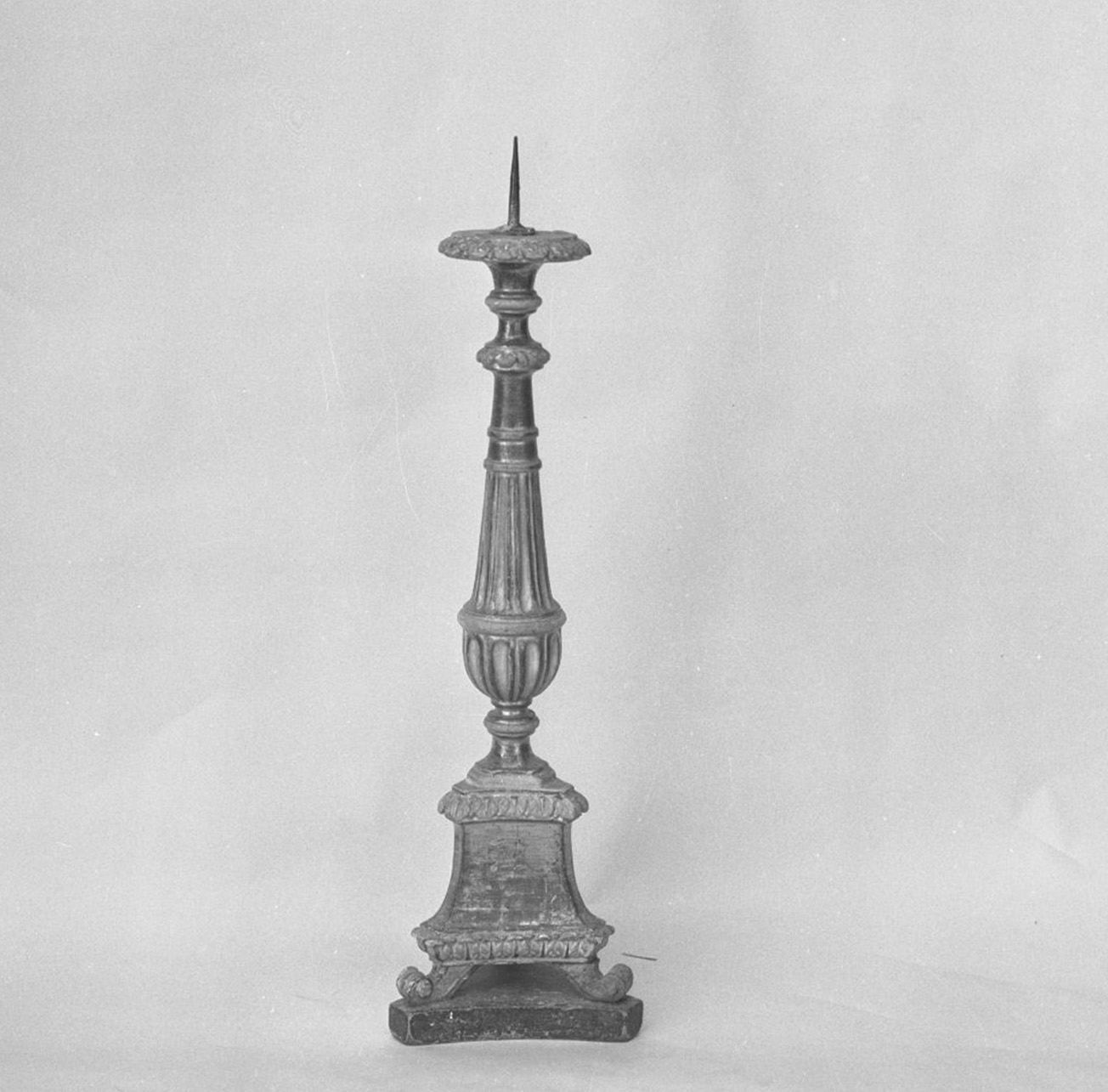 candeliere d'altare, serie - bottega toscana (sec. XVIII)