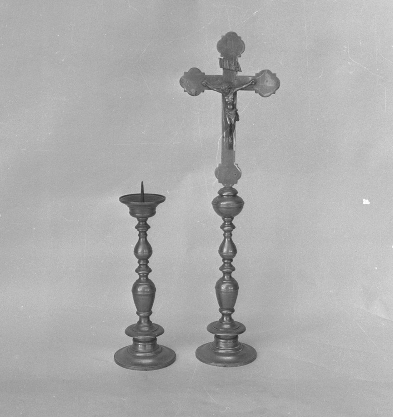 Cristo crocifisso (croce d'altare, elemento d'insieme) - bottega toscana (sec. XVII)