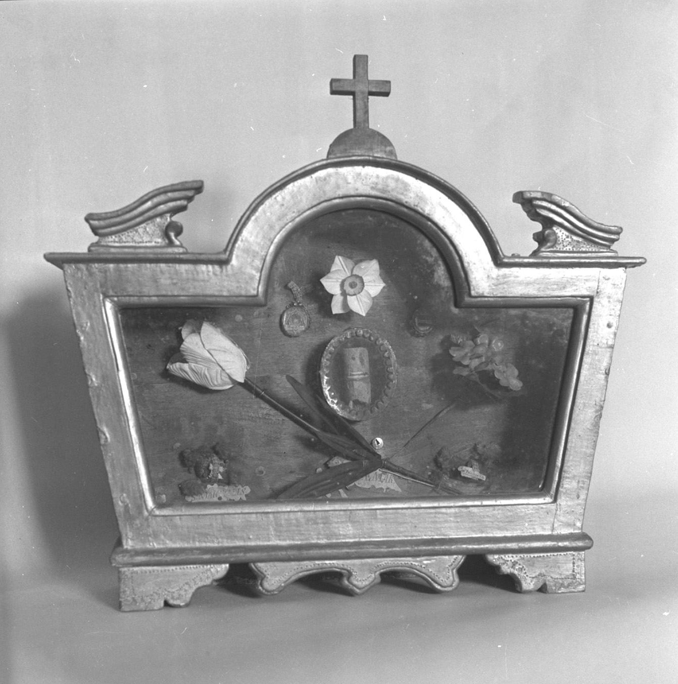 reliquiario a teca - a urna, serie - bottega toscana (sec. XVIII)