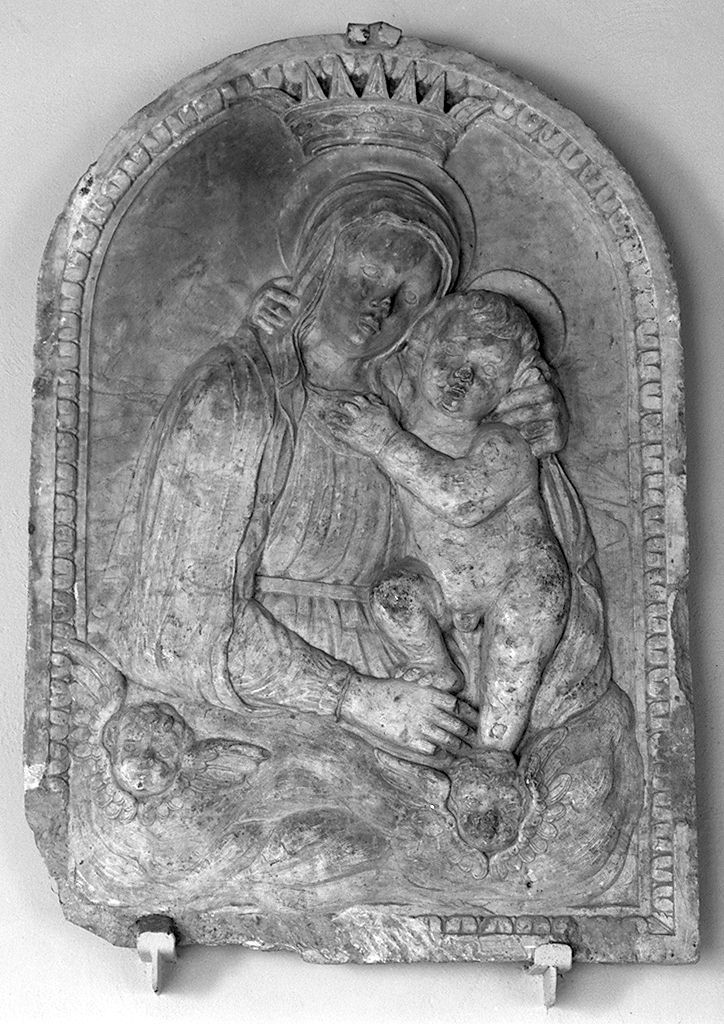 Madonna del Ponte all'Ombrone, Madonna con Bambino (rilievo) - ambito toscano (ultimo quarto sec. XV)