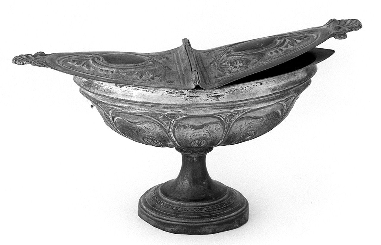 motivi decorativi vegetali (navicella portaincenso) - bottega toscana (sec. XIX)