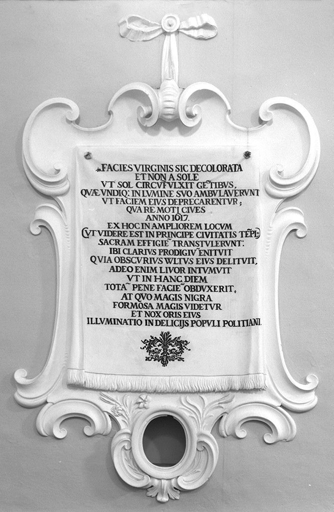 lapide, elemento d'insieme - bottega senese (sec. XVIII)