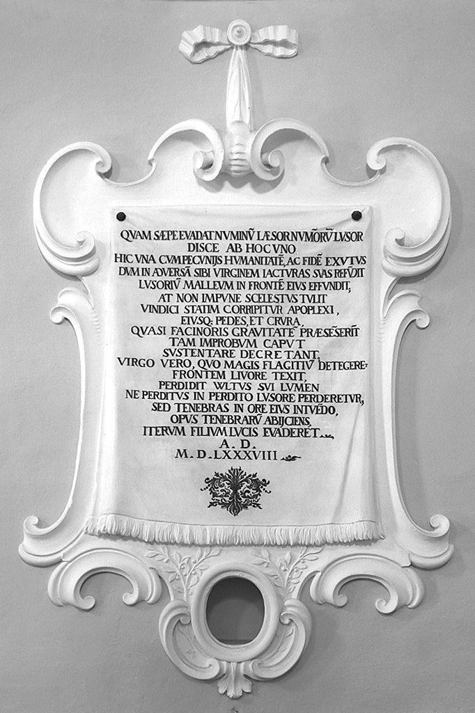 lapide, elemento d'insieme - bottega senese (sec. XVIII)