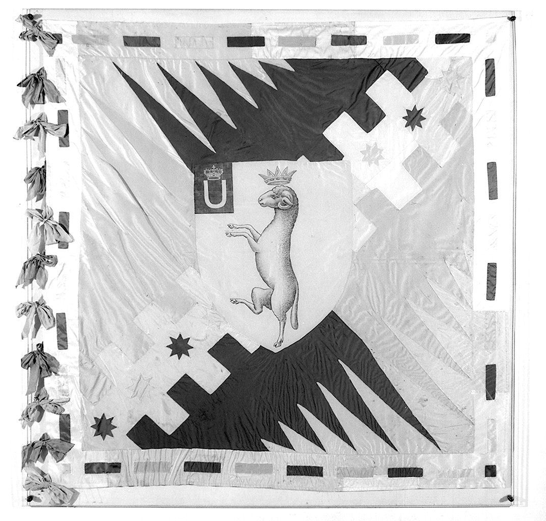 stemma della contrada di Valdimontone (bandiera, elemento d'insieme) - manifattura senese (sec. XX)