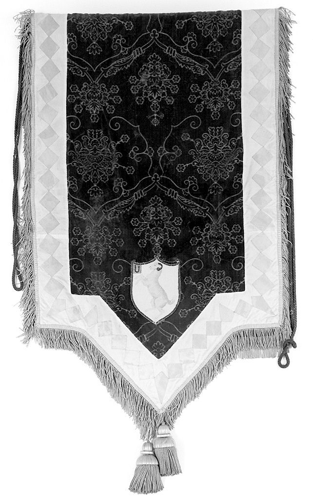 stemma della contrada di Valdimontone (gualdrappa, elemento d'insieme) - manifattura senese (sec. XX)