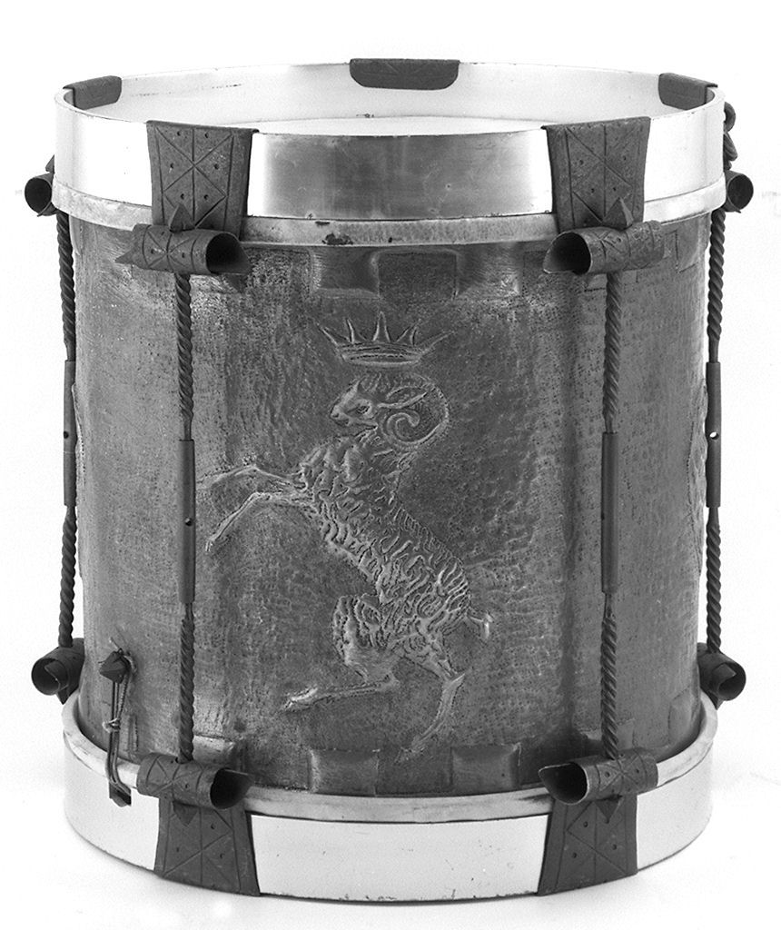 stemma della contrada di Valdimontone (tamburo) - bottega senese (sec. XX)