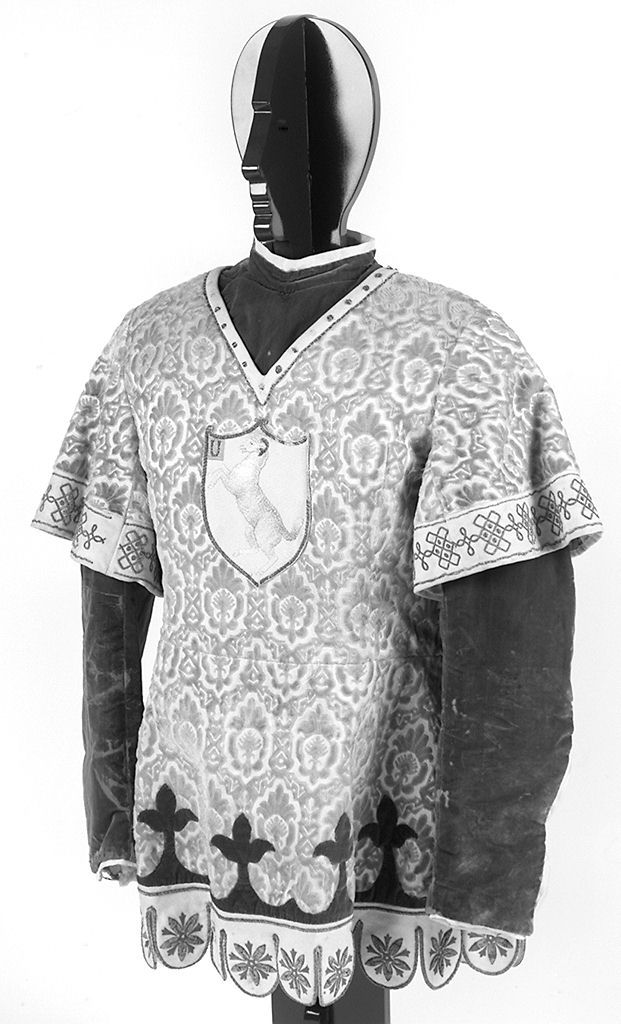 stemma della contrada di Valdimontone (montura - da barbaresco, elemento d'insieme) - manifattura senese (sec. XX)