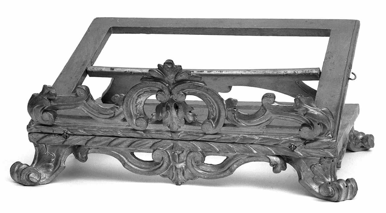 motivi decorativi vegetali (leggio d'altare) - bottega toscana (seconda metà sec. XVIII)