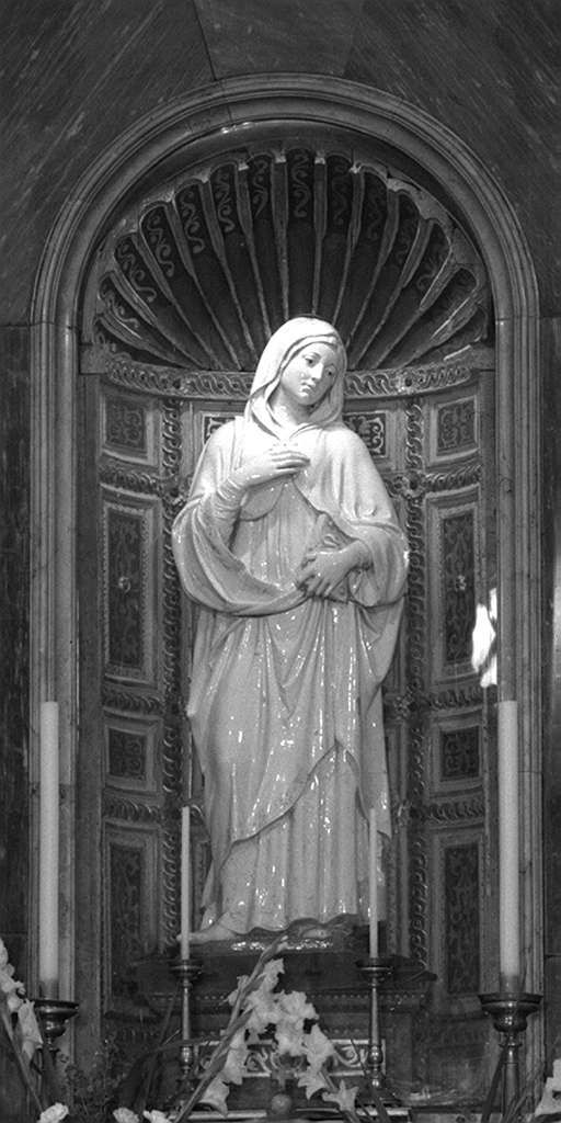 Madonna di Vitaleta, Madonna annunciata (statua) di Della Robbia Andrea (attribuito) (secc. XV/ XVI)