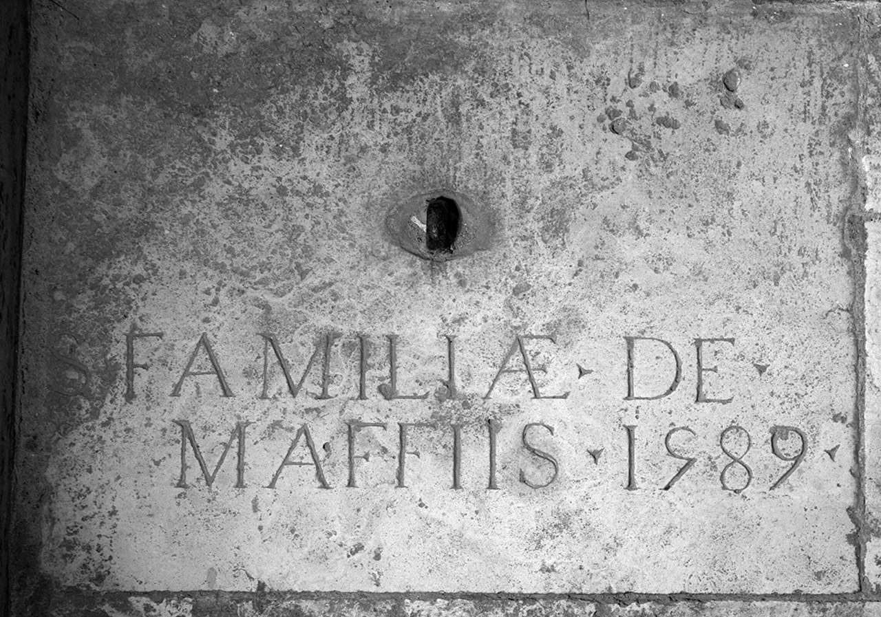 lapide tombale - bottega senese (sec. XVIII)