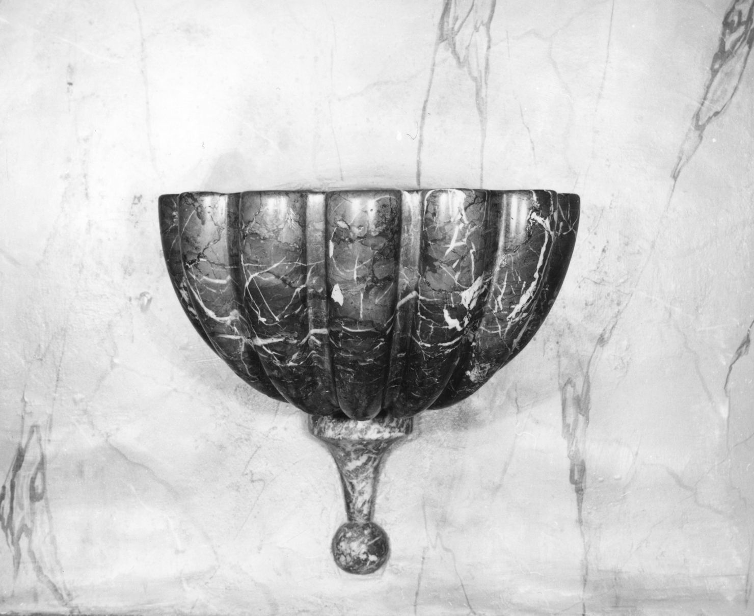 acquasantiera da parete, serie - bottega toscana (seconda metà sec. XVIII)