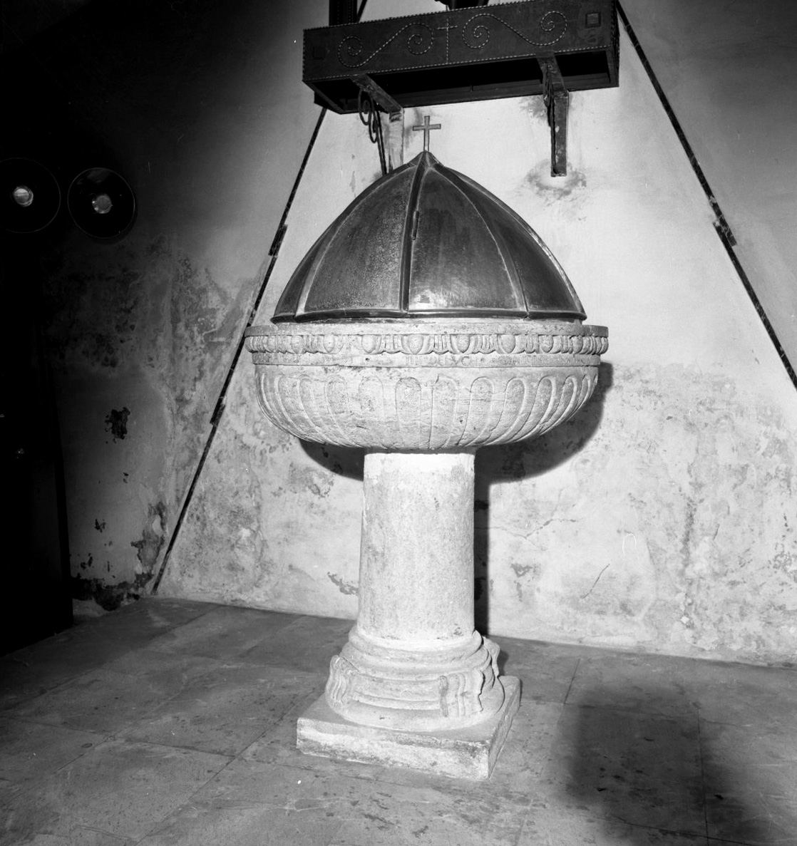 fonte battesimale - bottega toscana (sec. XVI)