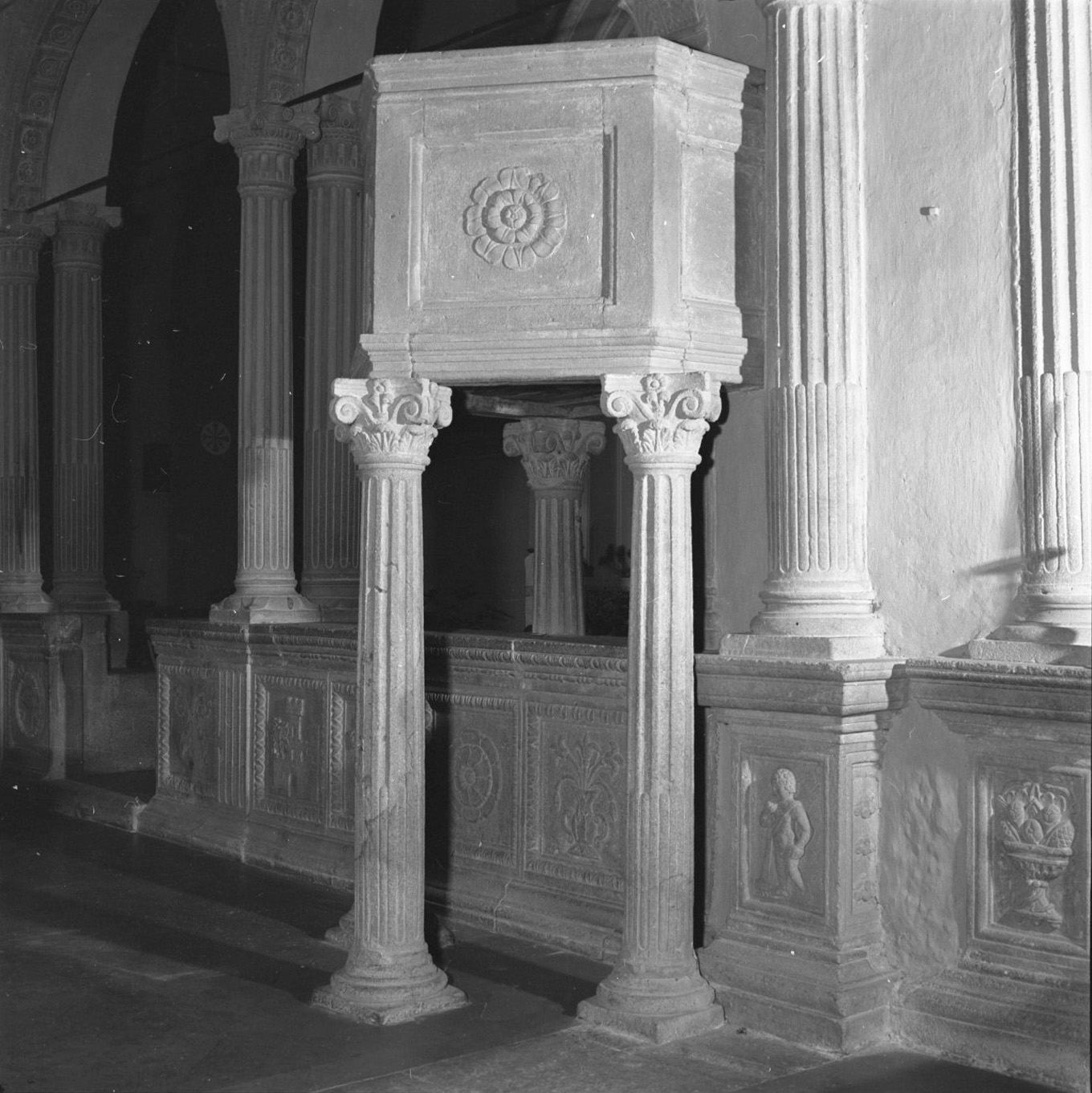 pulpito - bottega toscana (fine/inizio secc. XV/ XVI)