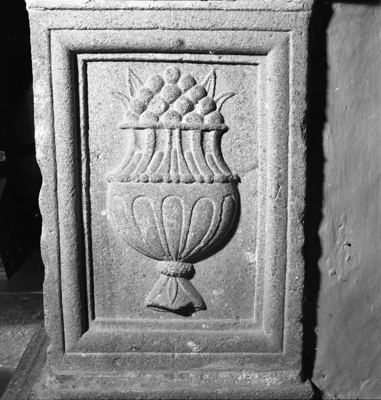 piedistallo - bottega toscana (sec. XVI)