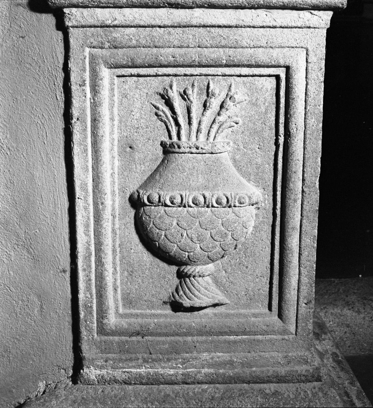 piedistallo - bottega toscana (sec. XVI)