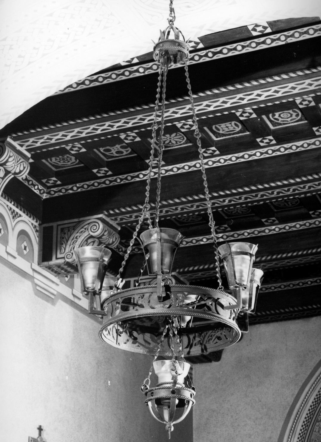 lampadario - produzione toscana (secondo quarto sec. XX)