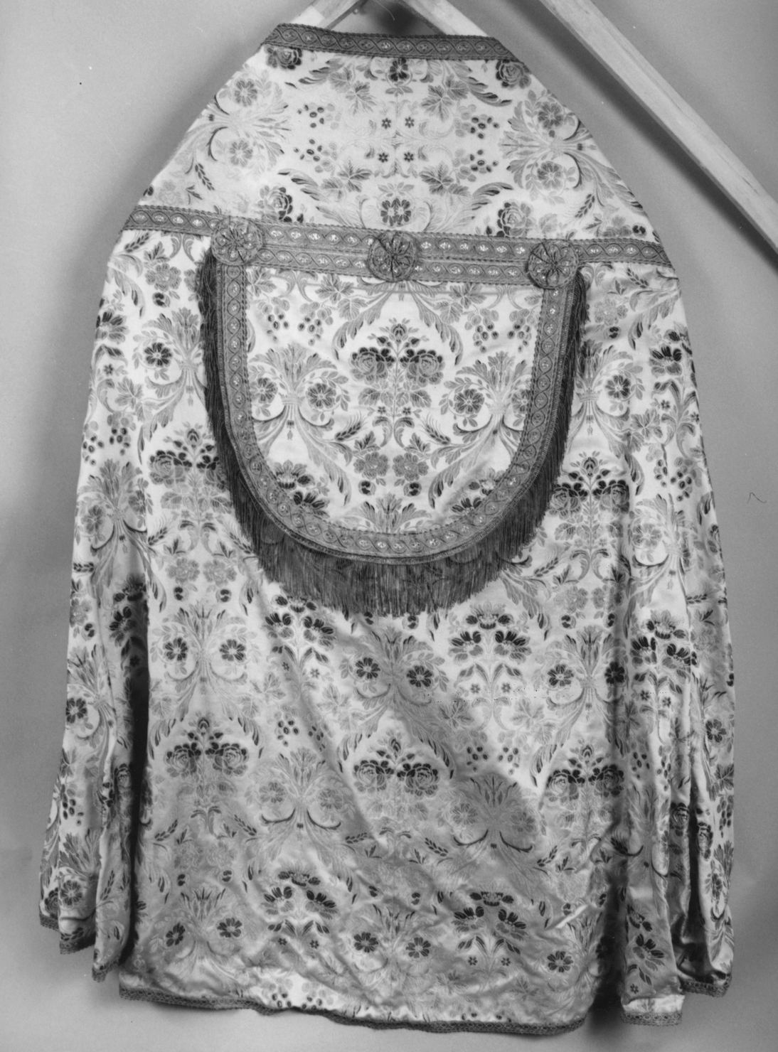 piviale, elemento d'insieme - manifattura italiana (seconda metà sec. XIX)