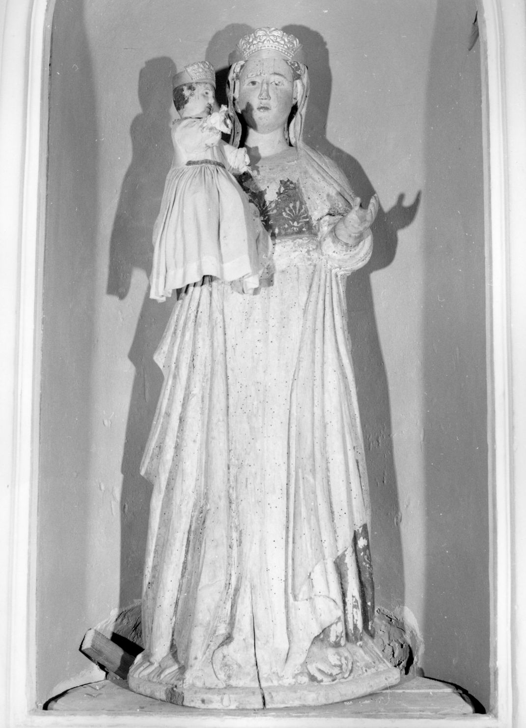 Madonna con Bambino (statua, opera isolata) - ambito senese (secc. XIV/ XV)