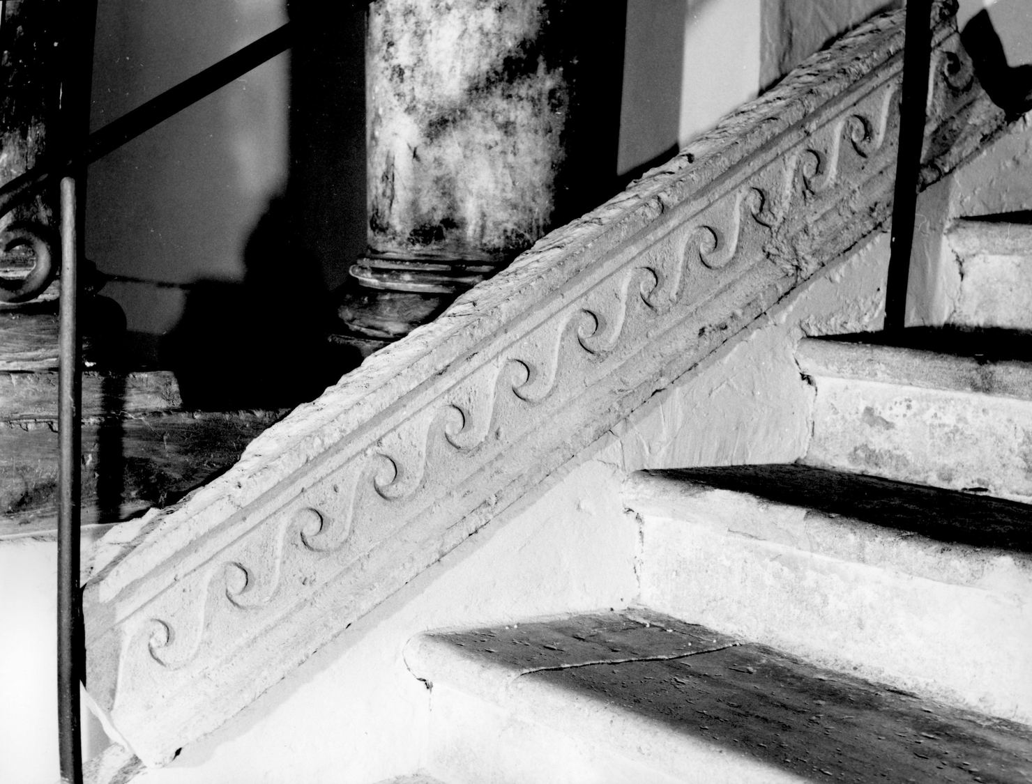 decorazione plastica, frammento - bottega toscana (sec. XVI)