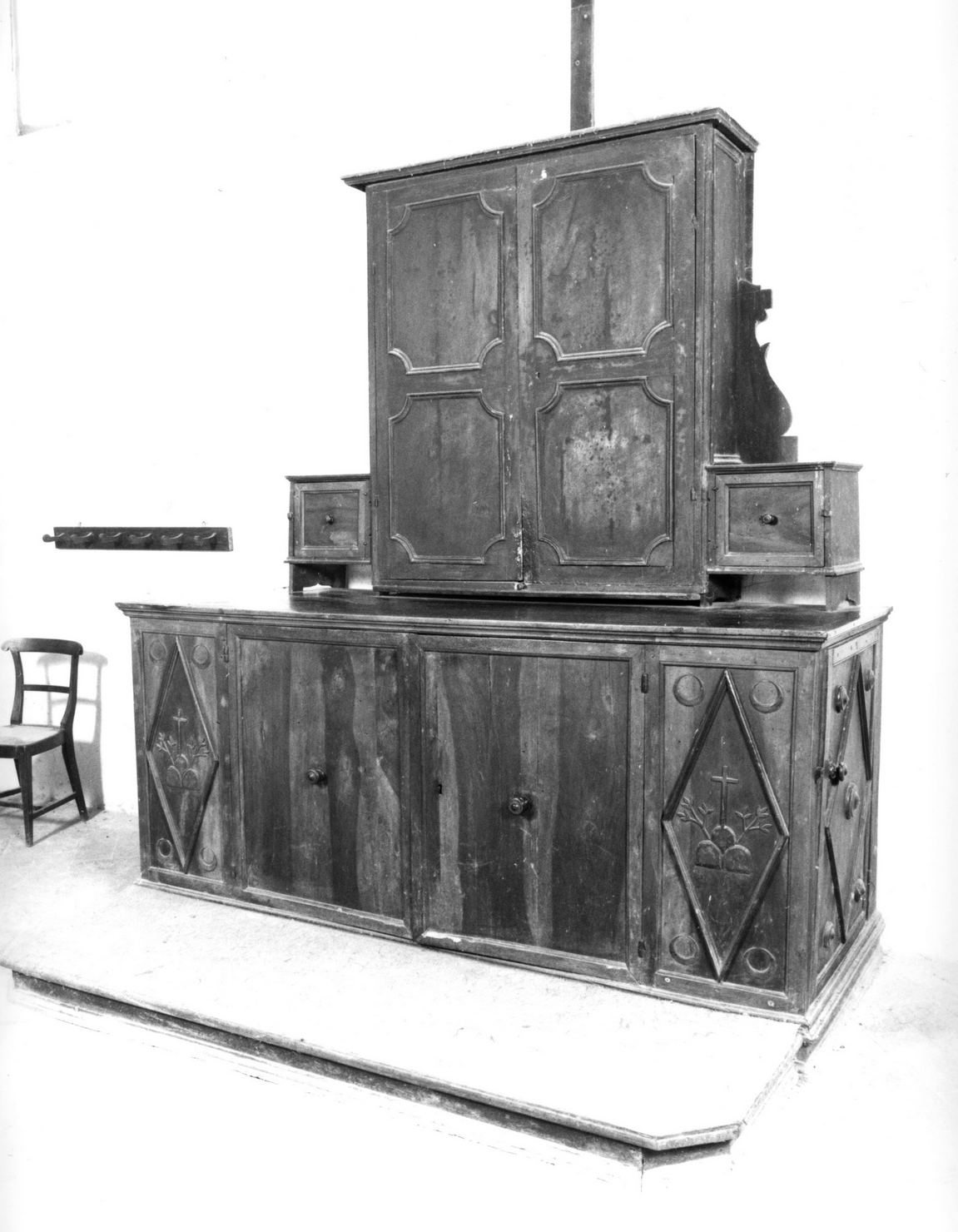 mobile da sacrestia, opera isolata - manifattura toscana (sec. XVII)