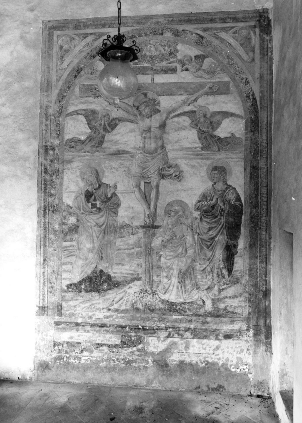 crocifissione di Cristo con la Madonna e santi (dipinto, opera isolata) di Benozzo di Lese detto Benozzo Gozzoli (attribuito) (sec. XV)